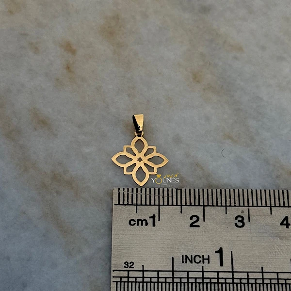 تصویر دوم آویز گل لوزی مدرن لیزری طلا